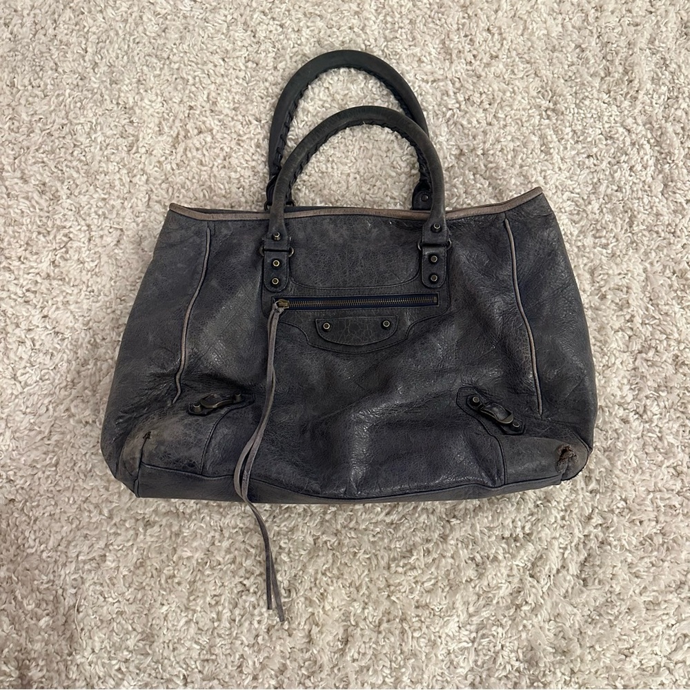 BALENCIAGA
Agneau Classic Hardware Large Sunday Tote